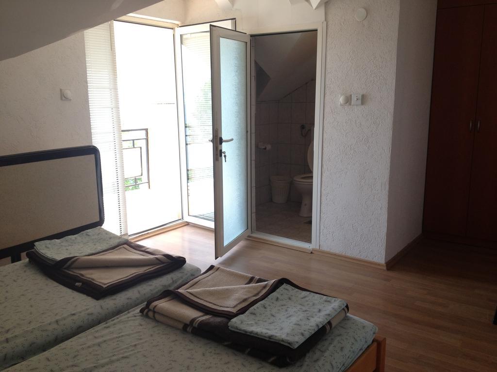 Guest House Lokoski Peštani Zimmer foto