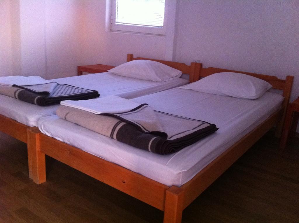 Guest House Lokoski Peštani Zimmer foto